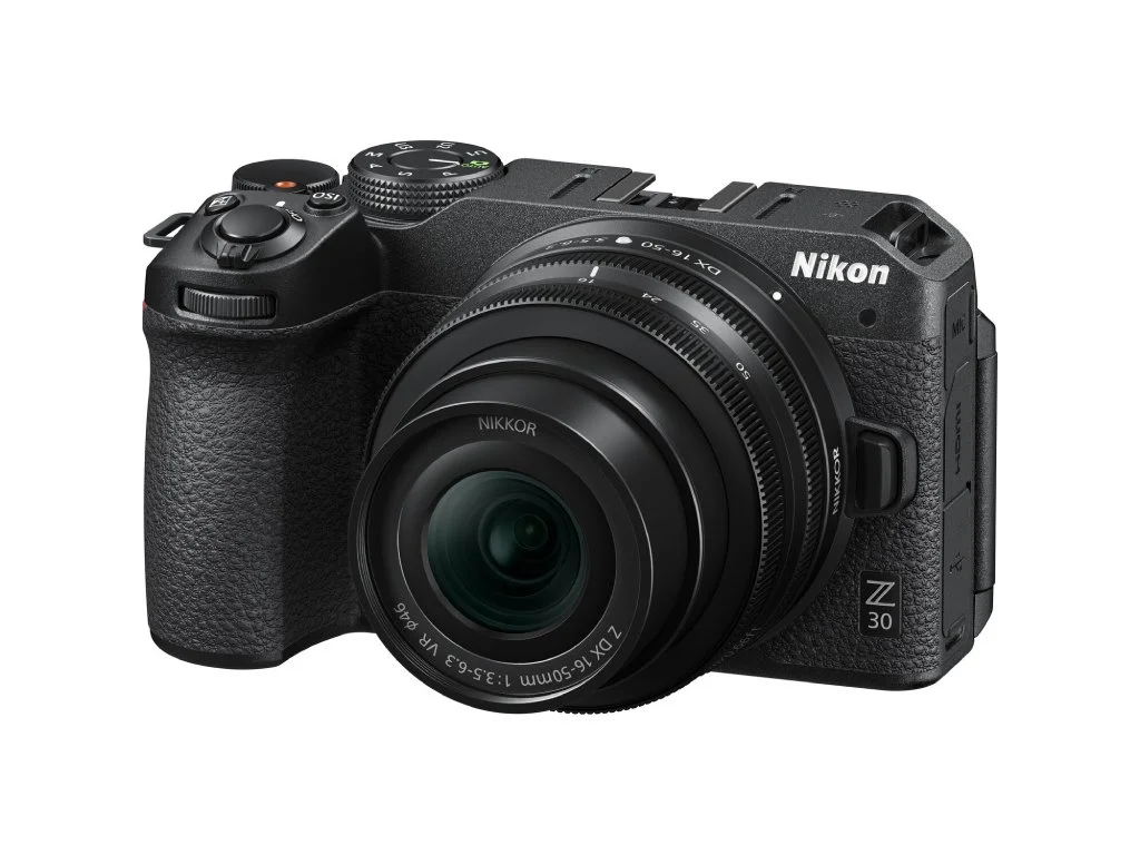NIKON Z30 + NIKKOR Objektiv Z DX 16-50mm f/3.5-6.3 VR